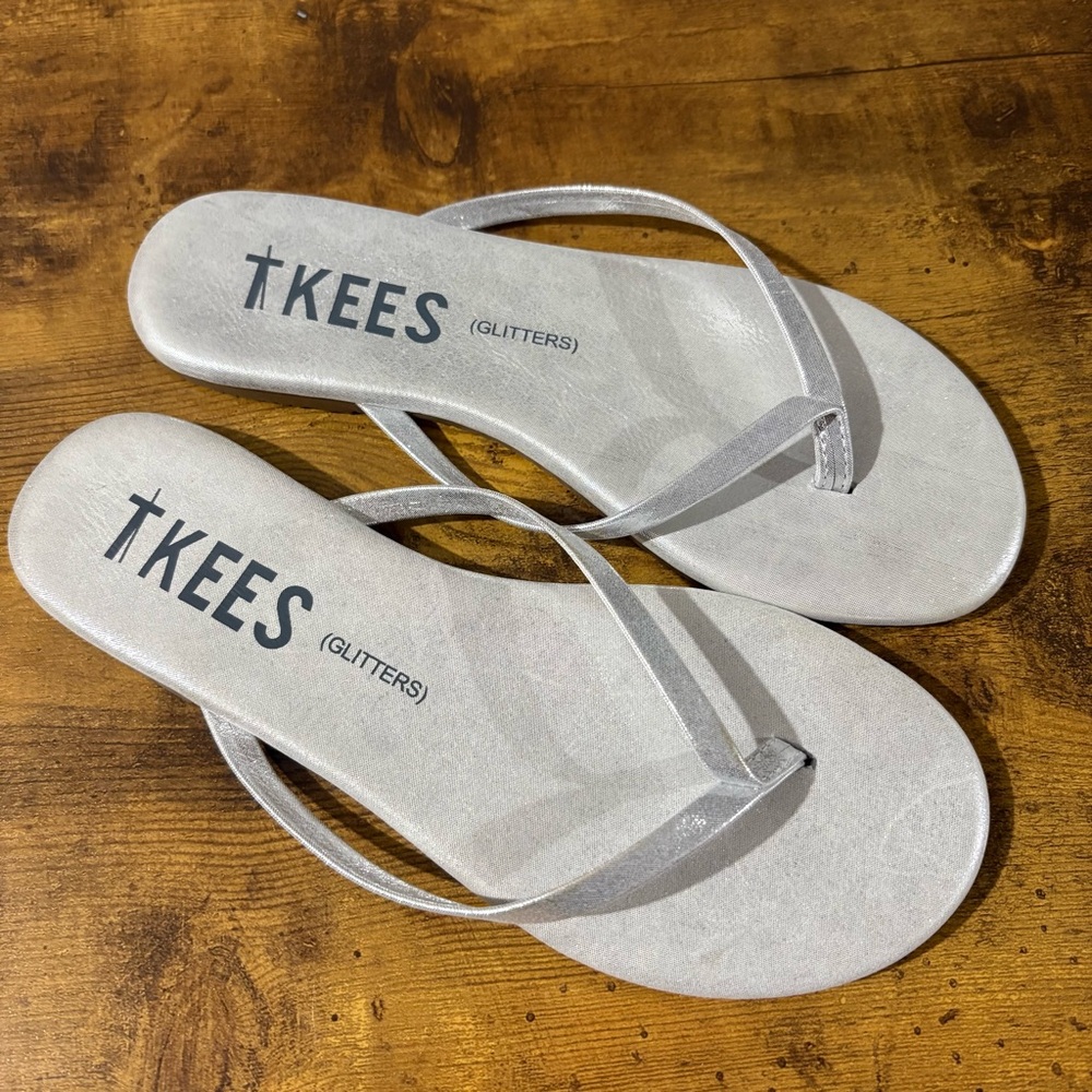 TKEES Lily Glitters Flip Flop in Gleam Size 5